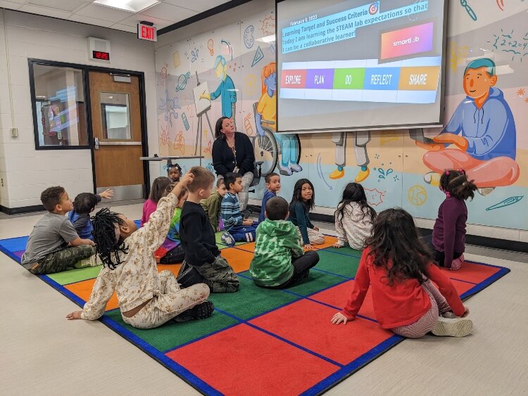 First grade students in Bunker Elementary's new STEAM lab. (MPS)