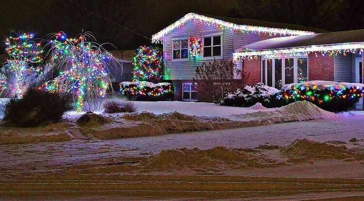 Zeeland Board of Public Works is giving Holiday Power Dollars to customers who decorate the exterior of their home or yard for the holidays.