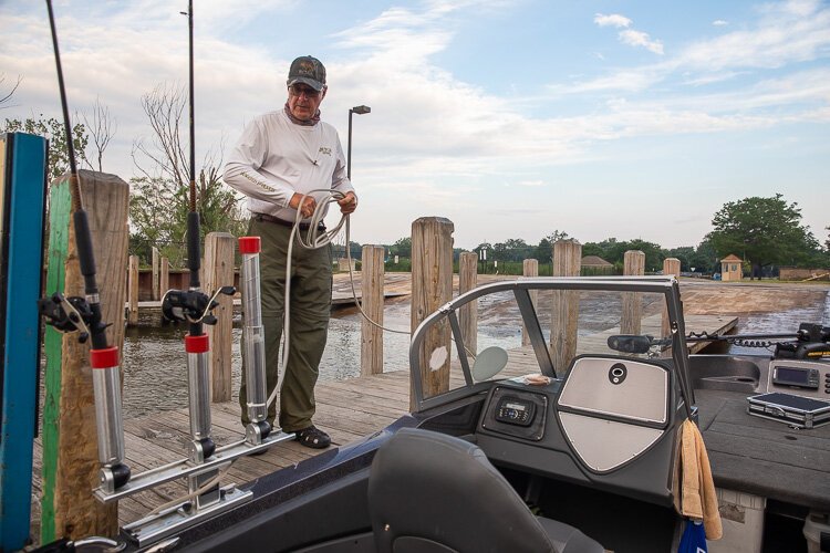 Don Murray unmoors his boat