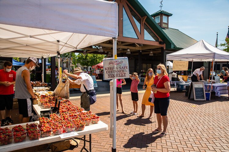 Social distancing in effect at the Farmington Farmers Market