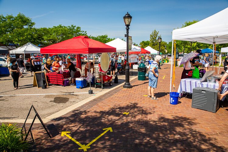 Directional arrows at the Farmington Farmers Market