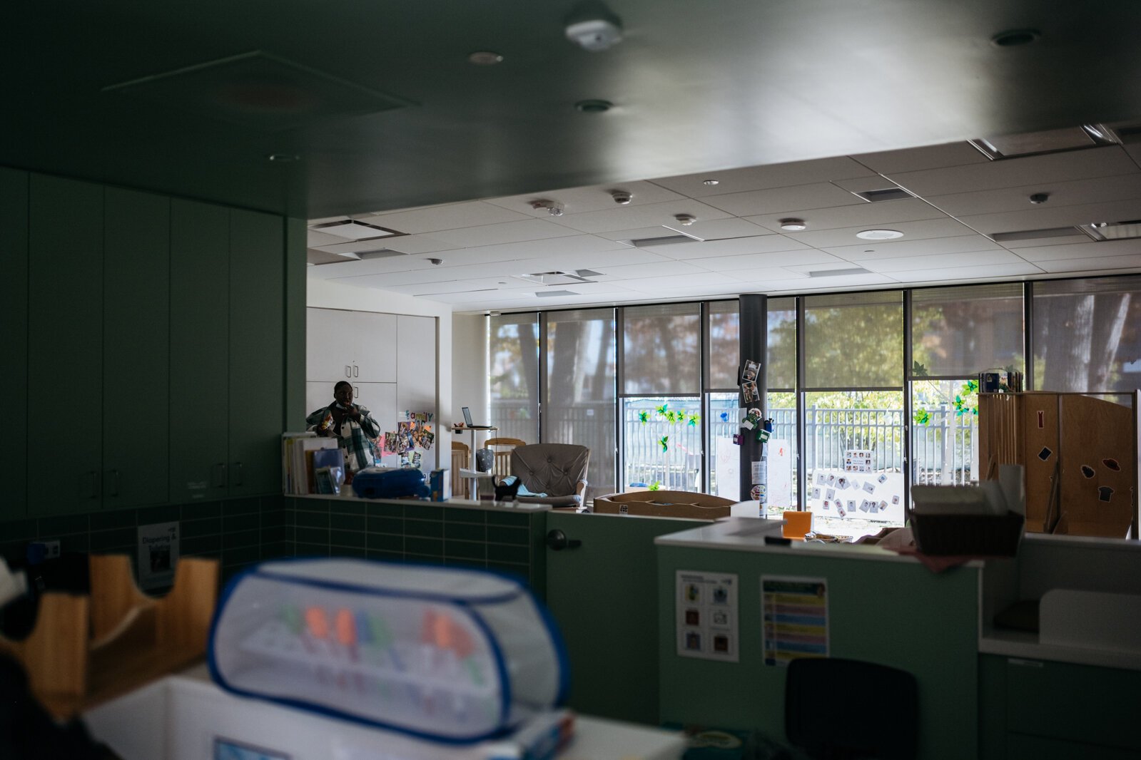 Classrooms are designed with a center pod to provide teachers increased support and collaboration. They house shared lavatories, diapering and handwashing stations. 