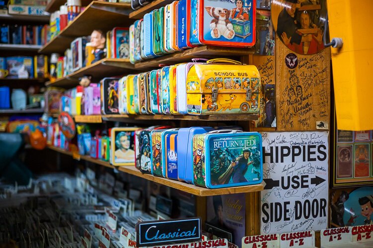 Vintage lunchboxes? Yep, you can find them at Melodies and Memories.