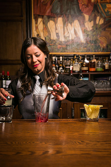 female-mixologists-020