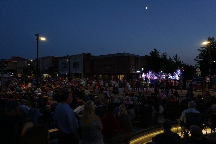 The Commons Live Music series draws a large crowd to the Pedestrian Plaza stage, located at the intersection of McDonald and Main Street.