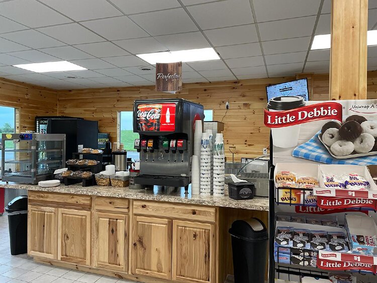 In addition to normal convenience store items, the store offers fresh coffee and cappuccino, homemade lunch sandwiches, hot dogs, salads, pizza-by-the-slice, cheesy garlic bread, cookies and various desserts.