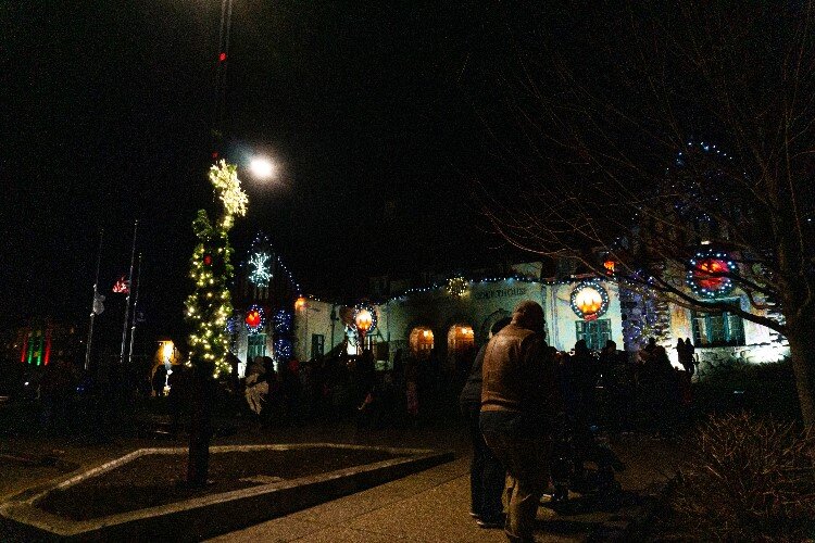 The courthouse and Santa House will remain lit throughout the holiday season. Because Santa will be busy delivering presents, the Santa House will be closed on Christmas Eve.