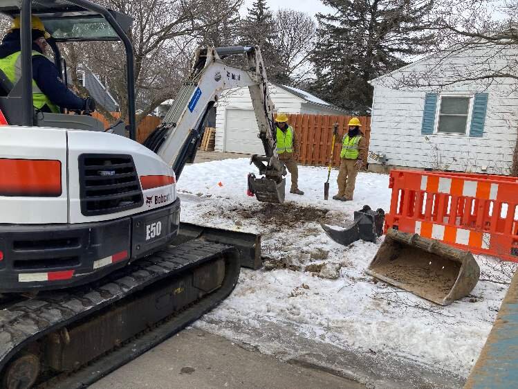 Two guys-machine-consumers energy