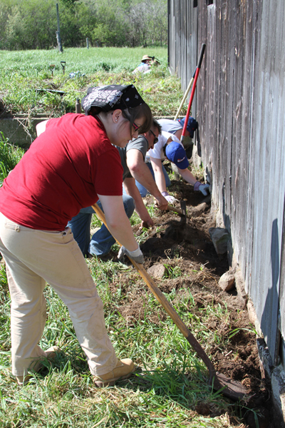 Lindsey J. Wooten and other students during field school. / Ted Ligibel