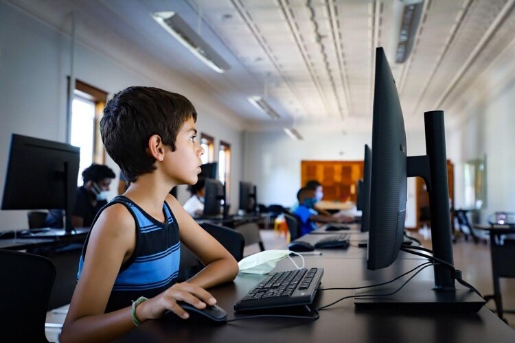 A student takes part in a STEM class at the INNOVATE Albion center.