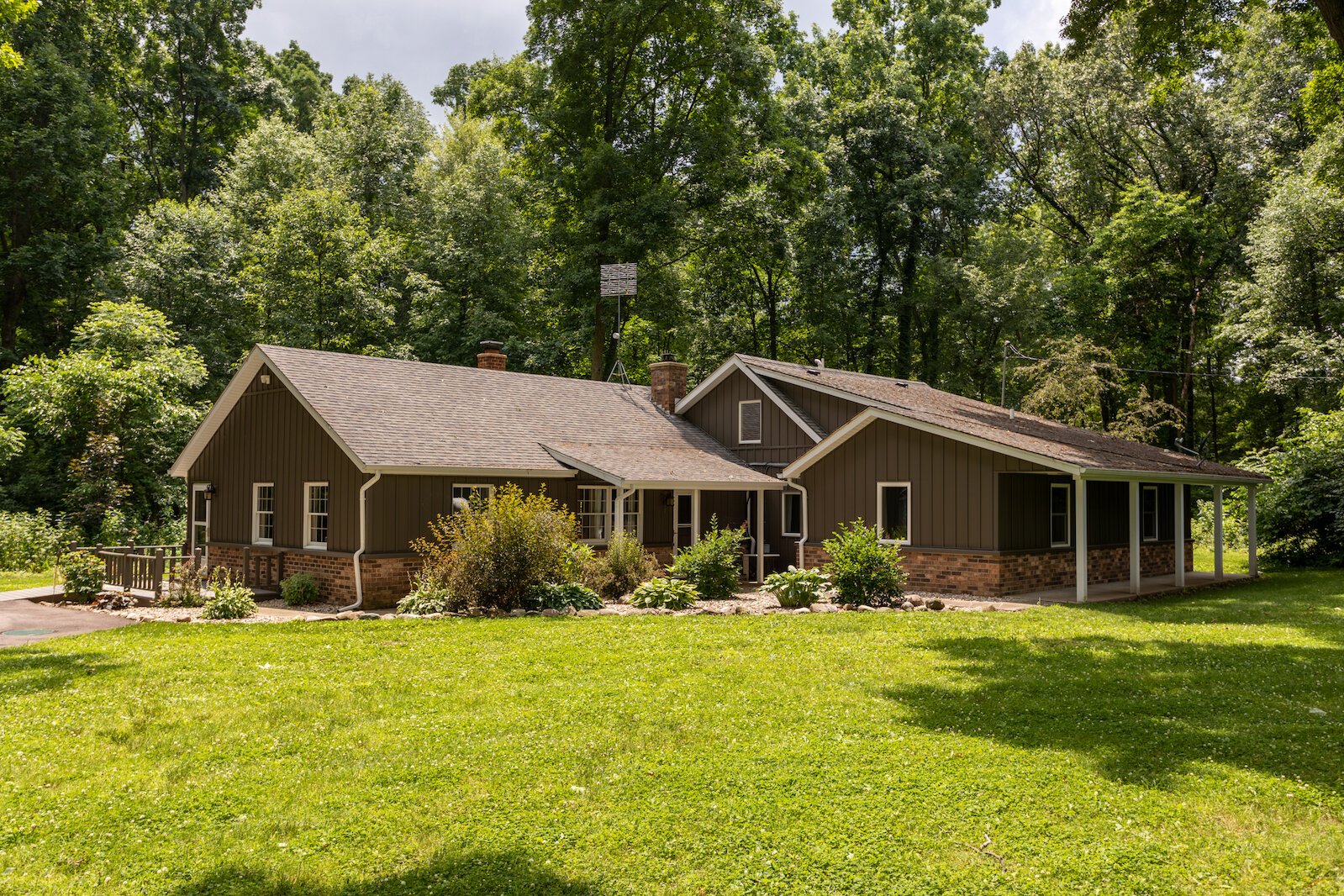 Crafting retreat houses owned and operated by Riverside Retreats.