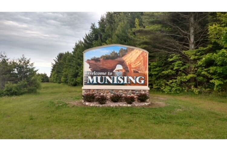 munisingwelcomesign