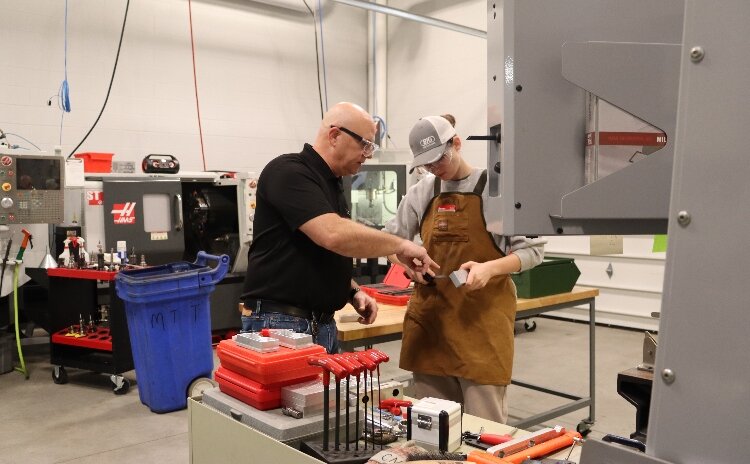 Steve Potter works with student Aniah Jones at the Allegan Area ESA Tech Center.