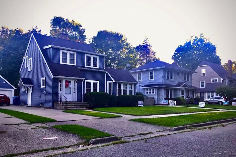 The Milwood Neighborhood has a lot of houses that are well suited for first-time homebuyers as well as for people who are well established. A few handsome houses are shown here on Southern Avenue.