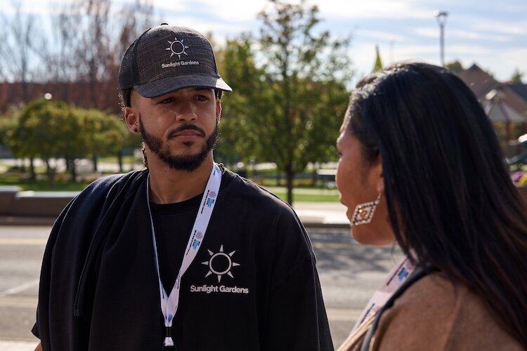 Devon Wilson exchanges learning with Tomika Bell, local food coordinator at Choctaw Fresh Produce in Mississippi, and a member of the Community Leadership Network Class three.