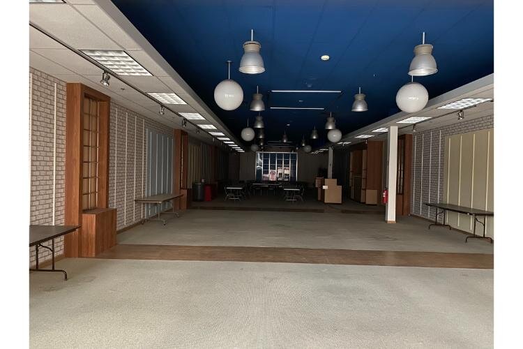 The inside of Lakeview Square Mall is also quite empty, a combination of stores losing out to online businesses, and a lack of initiative to keep businesses in the mall. 