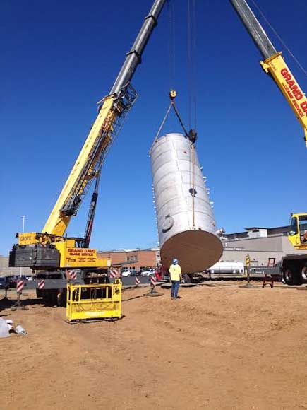 Crane lifts the tank