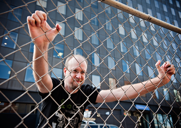 Hoping to bring back the feel of a steel cage match, Eric Schmidt and his partners hope to raise money for a classic Pro Wrestling video game. 
