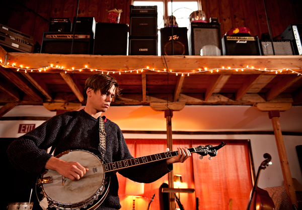 Singer / Songwriter Graham Parsons plays on a banjo at Double Phelix Stuido.