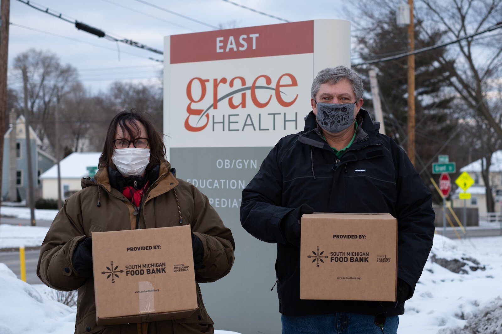 Andrea Bishop and Pete Vogel CEO SMFB help distribute boxes of fresh food to those participating in the Fresh Food Pharmacy program.