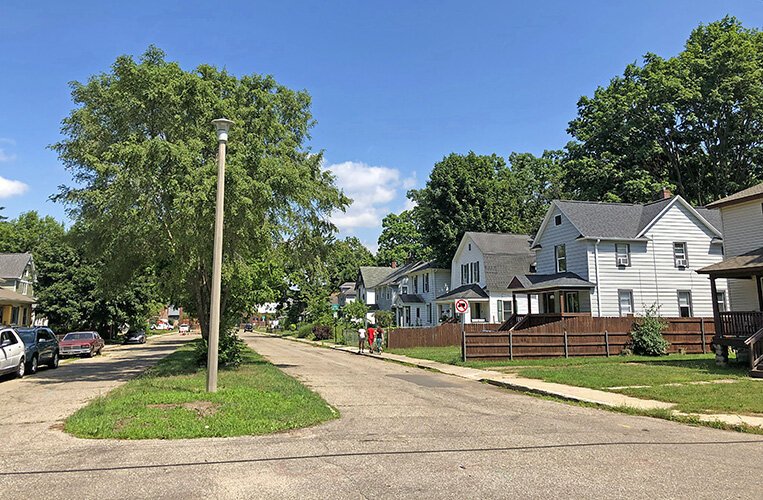 Several Edison streets are boulevards with green strips in the center.