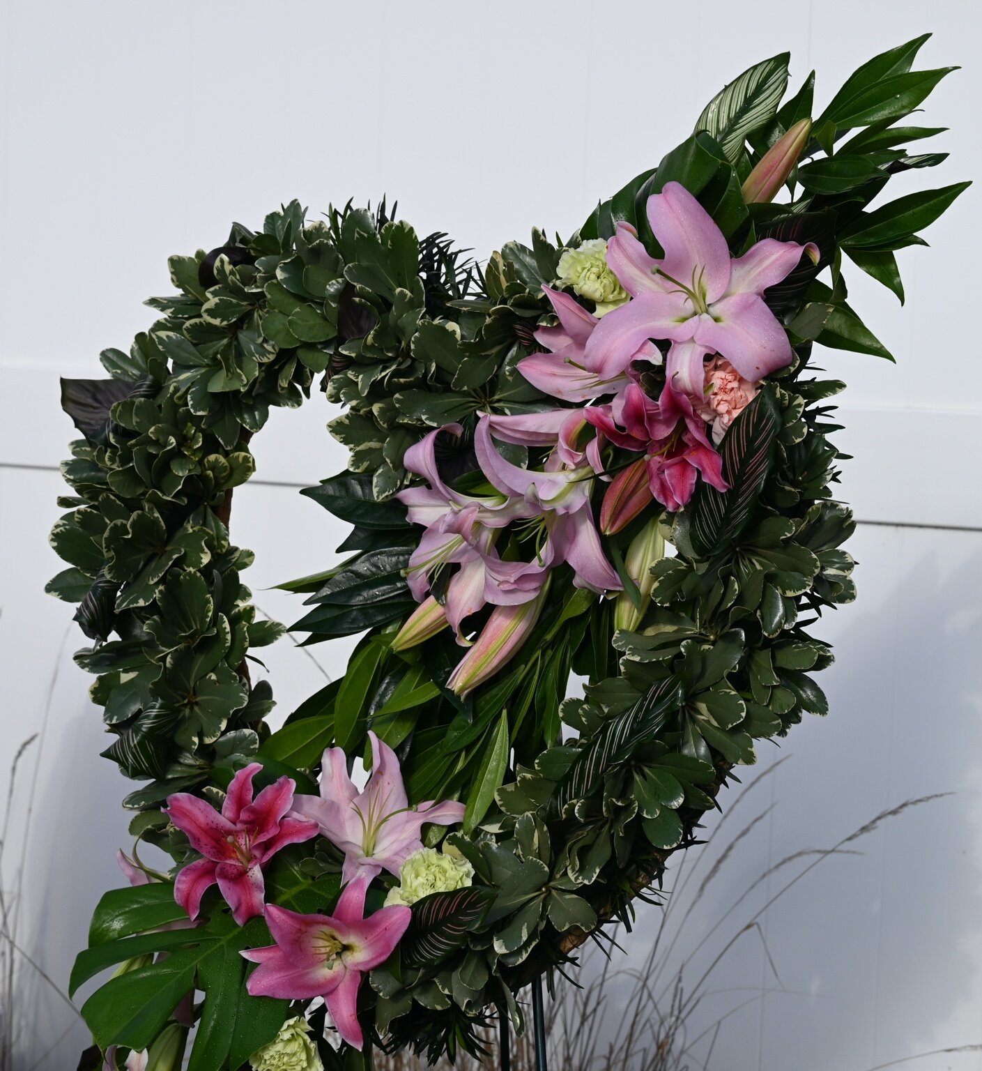 A heart-shaped floral arrangement sits near the back entrance of Cafe Rica.