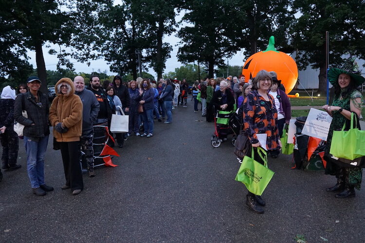 Over 2,000 Halloween art collectors from around the United States head to Marshall for the Bewitching Peddlers of Halloween show.