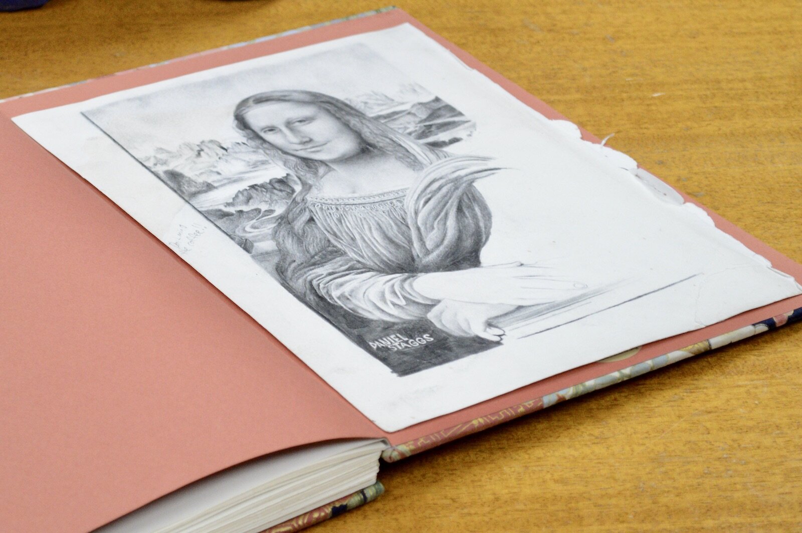 Mona Lisa in pencil by Daniel Staggs.