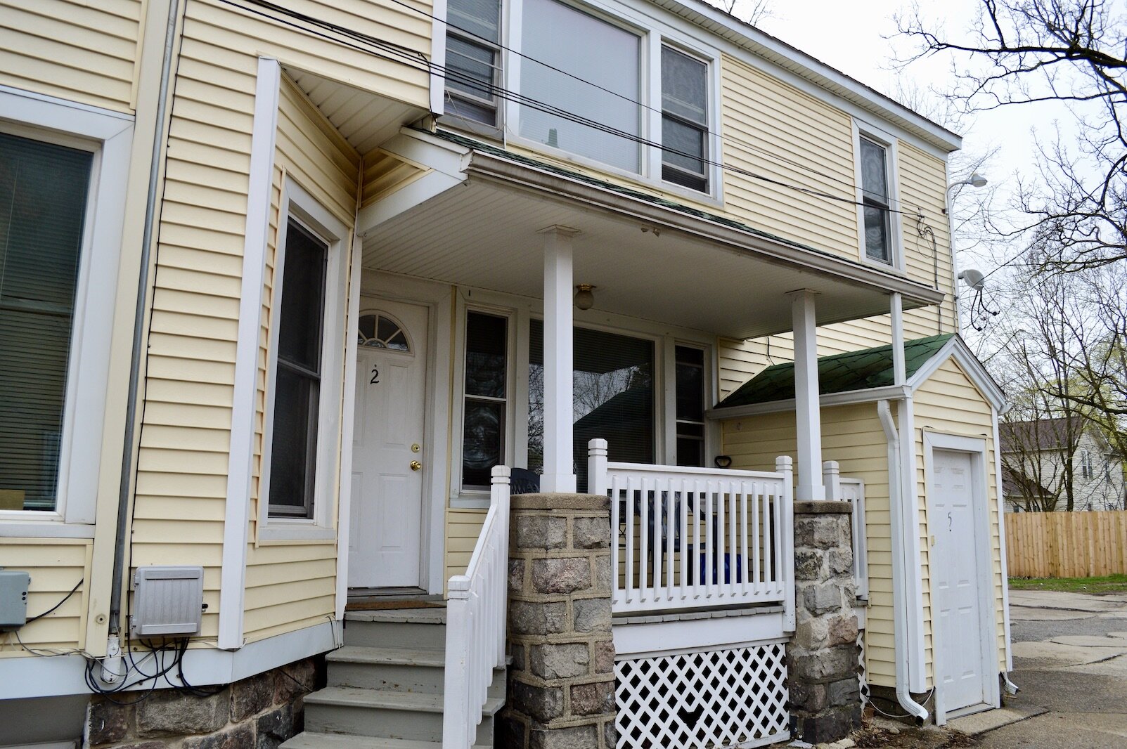  Sarah and Bashir live in a small Northside apartment. After attending KNHS financial classes and coaching, they are planning on purchasing a home within the year.