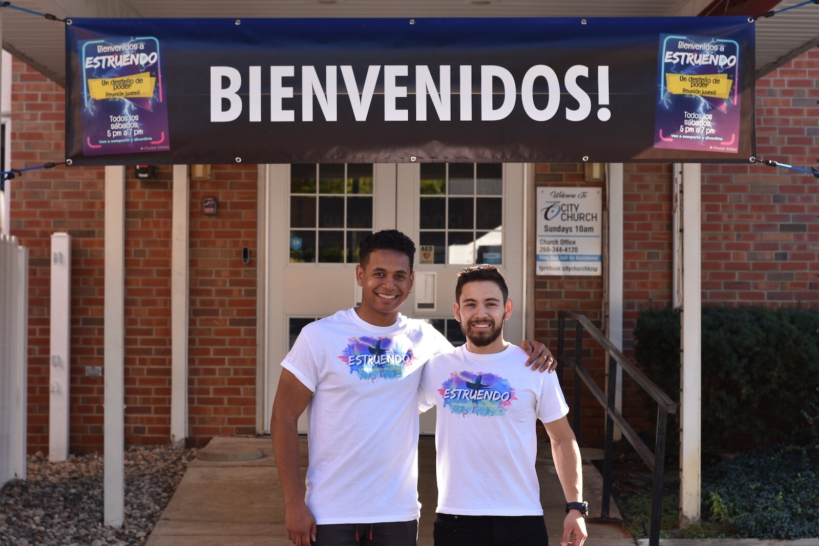 Jeffery Tavarez y Agustin Leal-Diaz co-fundadores de Estruendo, un grupo para ayudar a los estudiantes y a otros jóvenes que pudieran estar pensado en el suicido. 