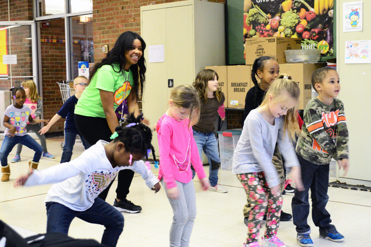 Emirrora Austin helps LaMora kindergarteners ”shake their sillies out.” Photo by Mark Wedel