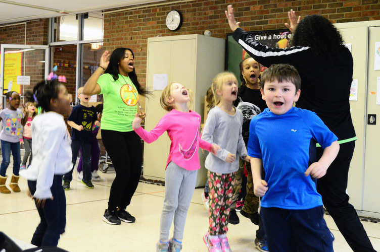 Emirrora Austin helps LaMora kindergarteners ”shake their sillies out.” Photo by Mark Wedel