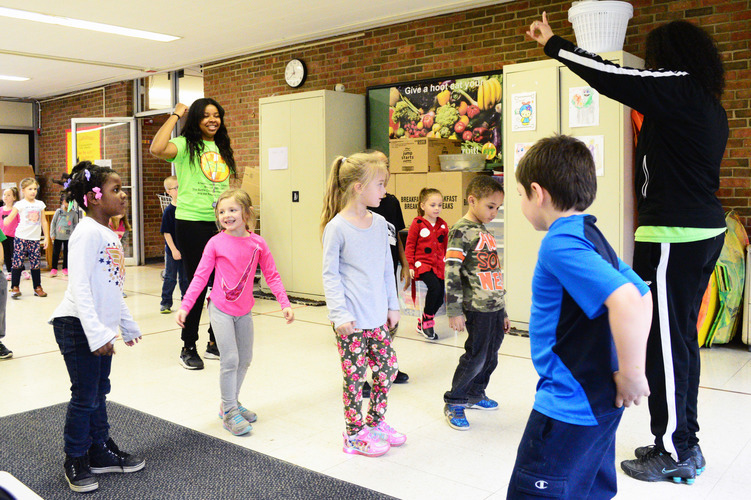 Emirrora Austin helps LaMora kindergarteners ”shake their sillies out.” Photo by Mark Wedel