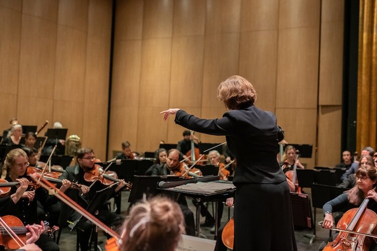 Anne Harrigan conducts the Battle Creek Symphony Orchestra.