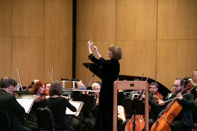 Anne Harrigan conducts the Battle Creek Symphony Orchestra.