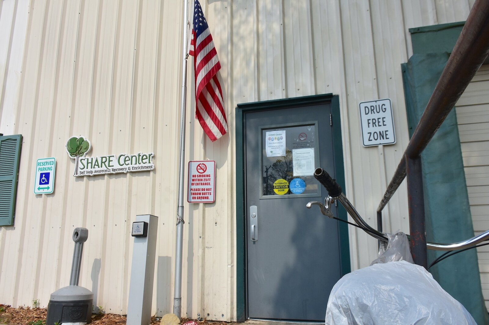 Centro SHARE, cerca del centro de Battle Creek, ofrece servicios que ayudan a las personas a superar las crisis satisfaciendo sus necesidades básicas, eliminando barreras y estabilizando sus ingresos y su vivienda.