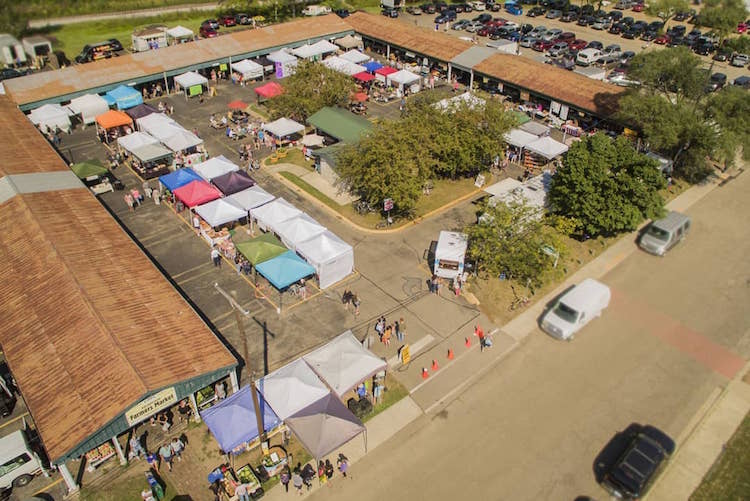 A birdseye view of the Bank Street Farmers Market.