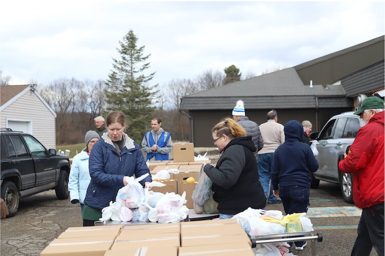 Volunteers distributing food