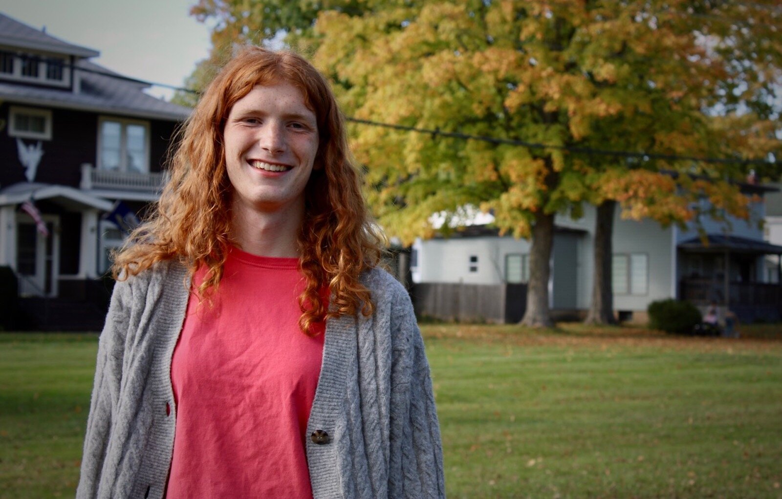 Lia Smallcombe, alumna de 16 años de último año de la escuela Three Rivers High School, compartió su experiencia sobre la transición y el apoyo de su familia: "Cuando mis padres me preguntaron -¿cómo lo sabes? Al principio no supe qué contestar. 