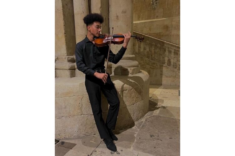 JayKwon Noble started playing viola with Kids in Tune and now is Principal Violist in the Kalamazoo Junior Symphony Orchestra.