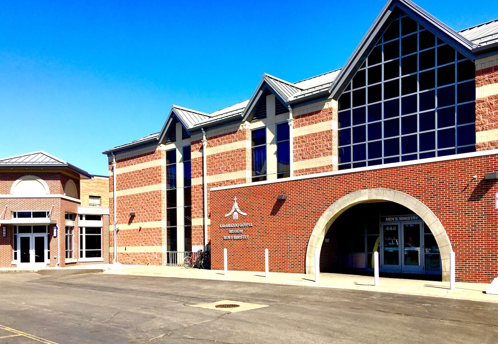 The Kalamazoo Gospel Mission is preparing more boxed lunches in hopes of having fewer patrons congregate for lunch in its cafeteria. By order of Michigan Gov, Gretchen Whitmer, it is trying to keep the number of people using the cafeteria below 50.