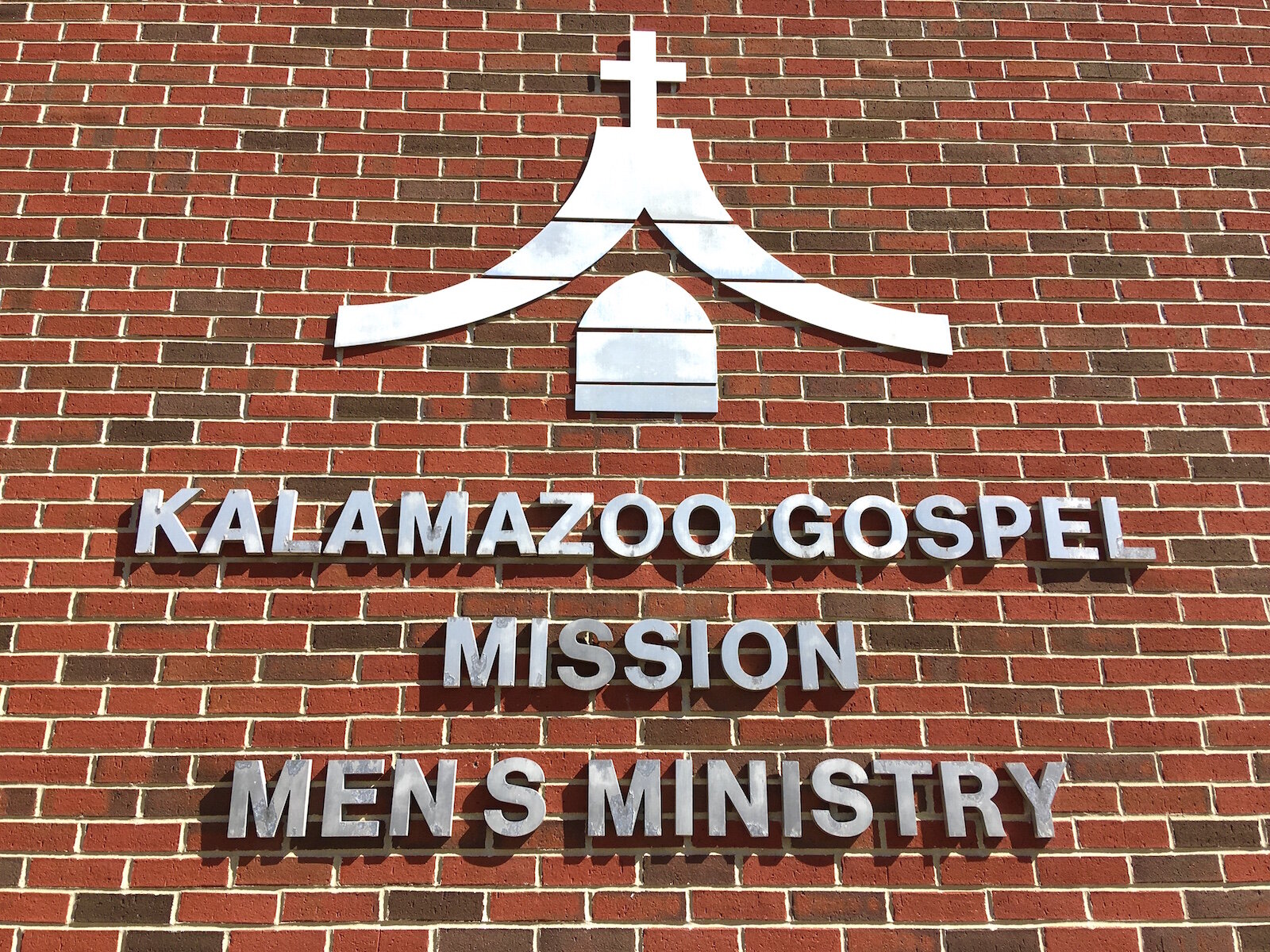 The Kalamazoo Gospel Mission is preparing more boxed lunches in hopes of having fewer patrons congregate for lunch in its cafeteria. By order of Michigan Gov, Gretchen Whitmer, it is trying to keep the number of people using the cafeteria below 50.