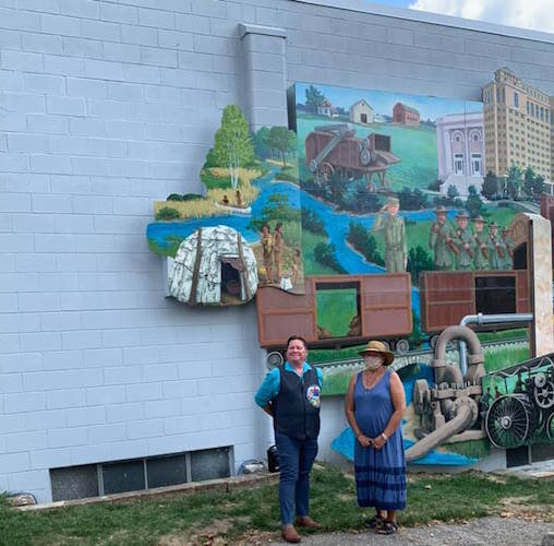 In August, the Battle Creek Regional History Museum unveiled an addition to their mural depicting the history of the City of Battle Creek to include Native Americans and their way of life, as the Anishnabék, the first people. 