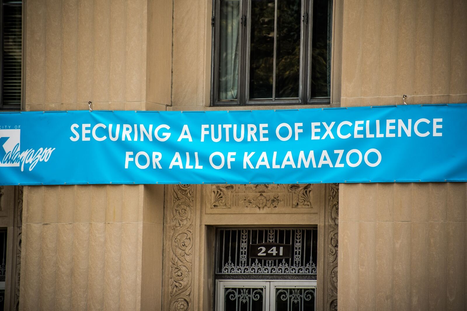 A banner proclaims the significance of a $400 million dollar gift that will go to Kalamazoo’s Fund For Excellence through donations over the next 10 years.
