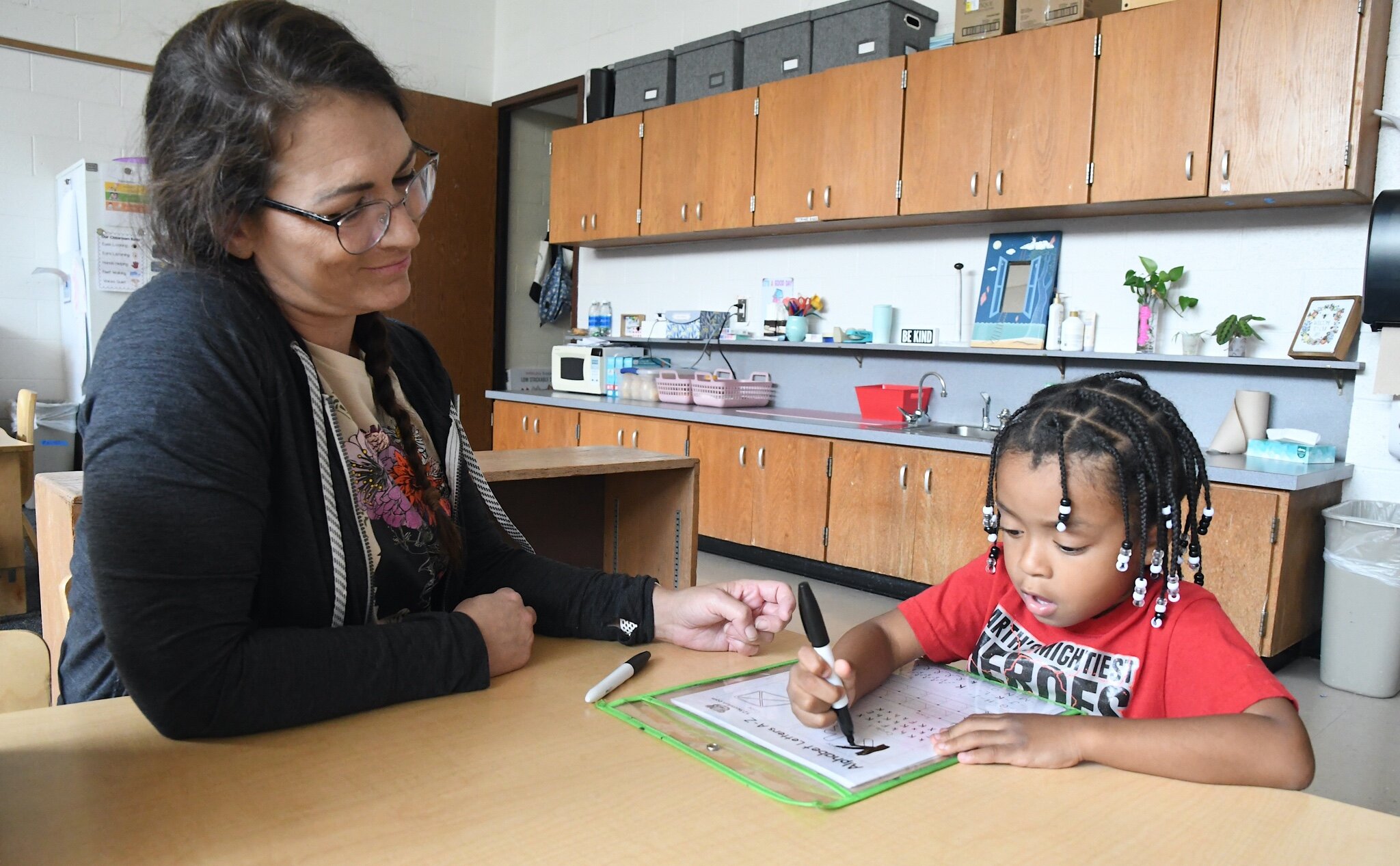 Kimberly Batterson, left, and Jordin Smith are seen during a morning session at Franklin-Post Elementary School.