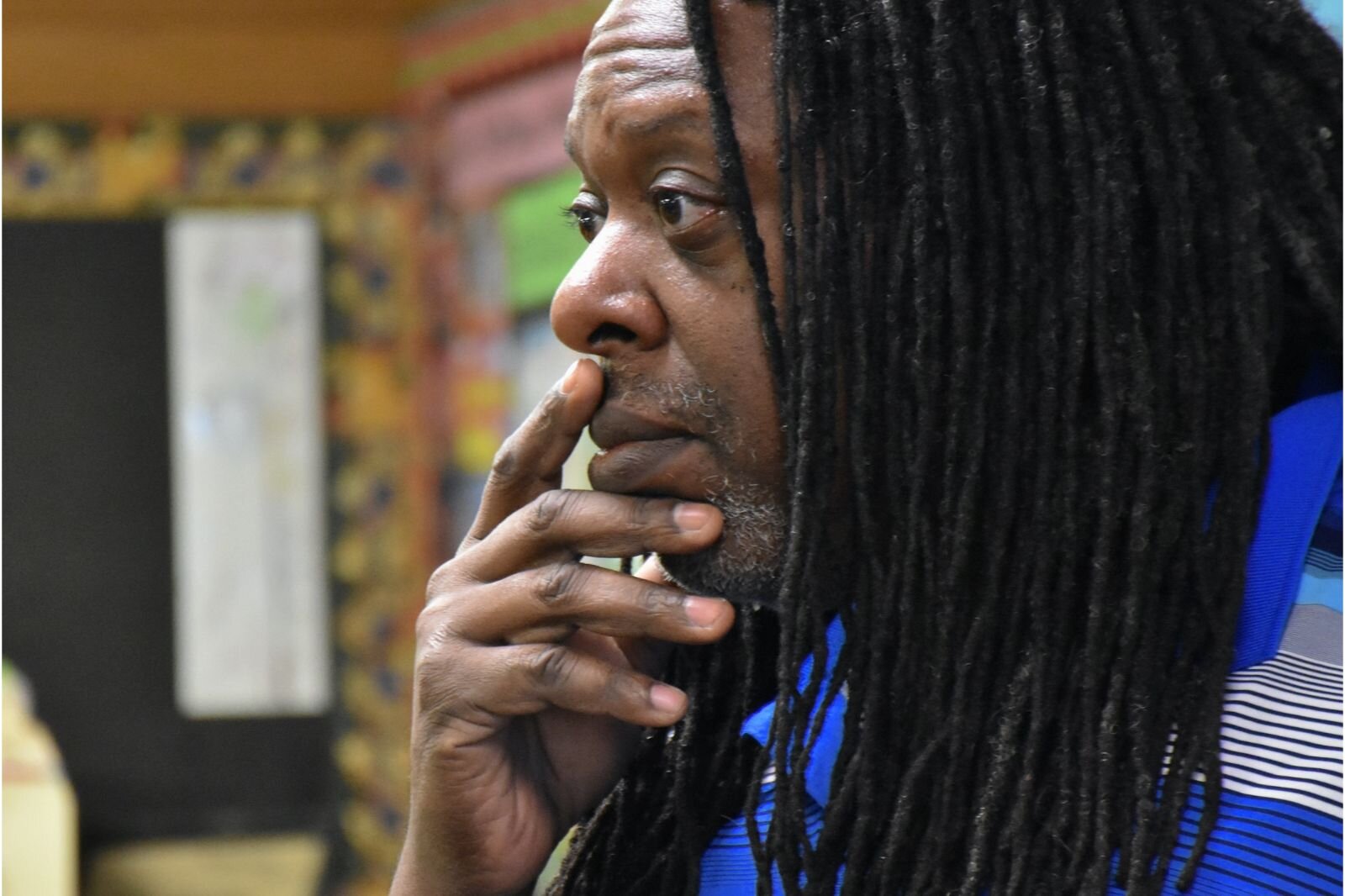 Sean Washington talks with students at the the Calhoun Community High School.