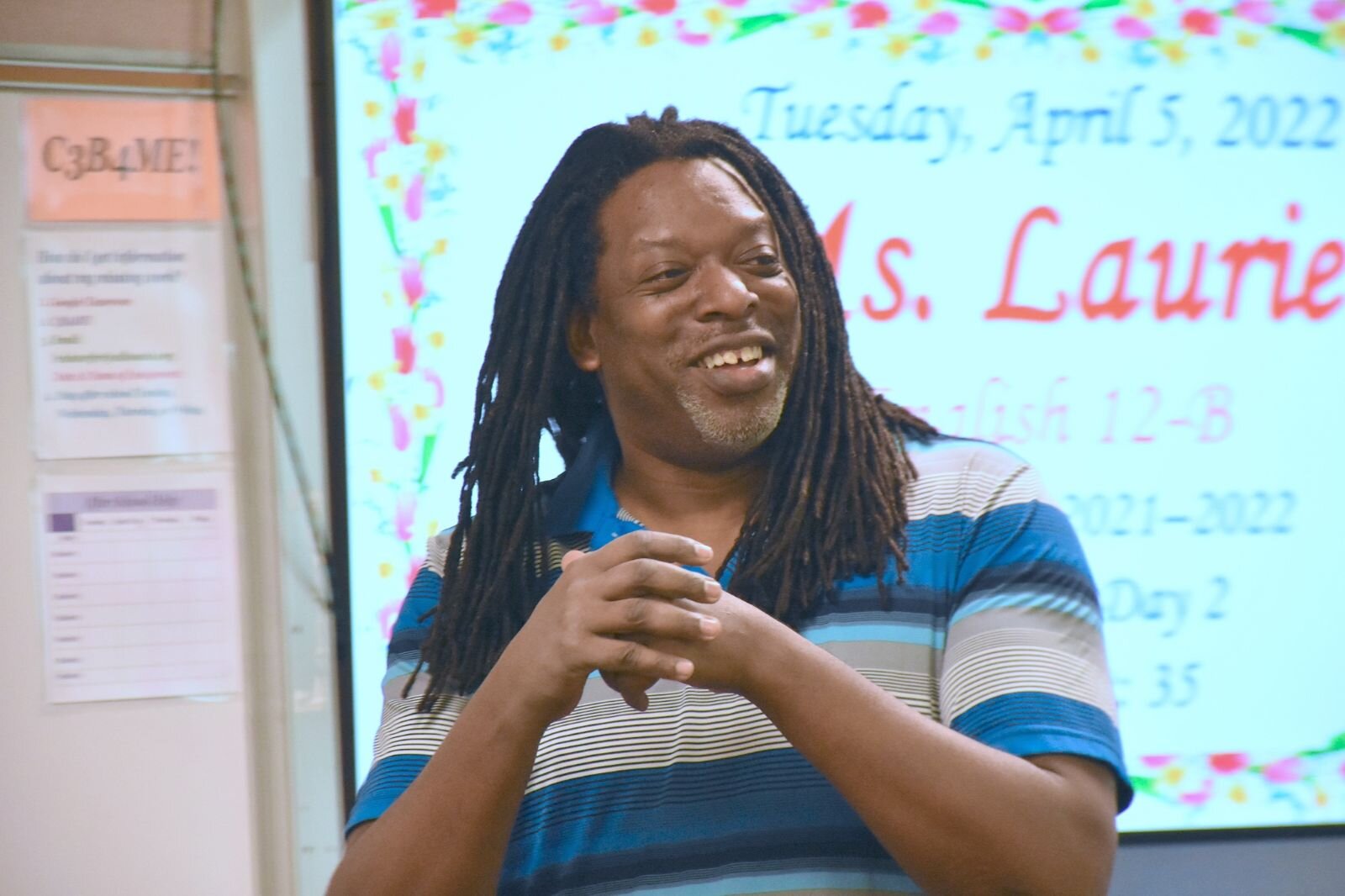 Sean Washington talks with students at the the Calhoun Community High School.