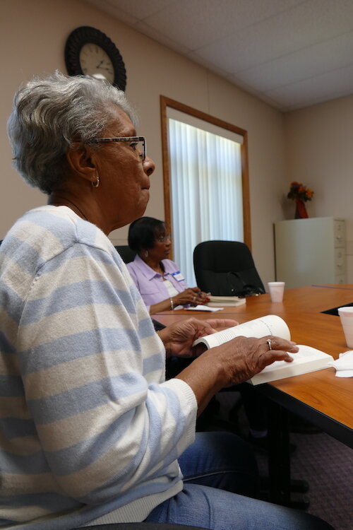  Thelma Vaughn and Roxie Perry of the Sacred Conversations Book Group.