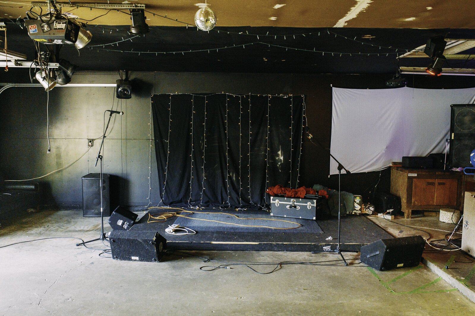 The RunOff stage is ready for the upcoming bands.