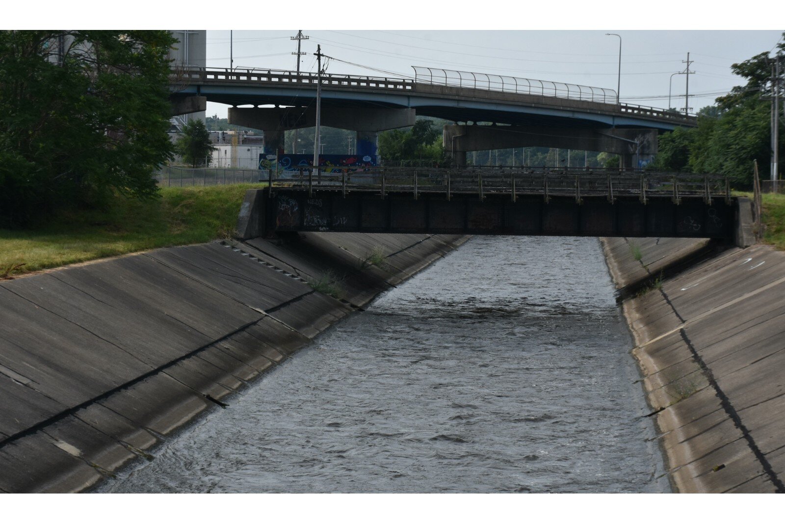 The Kalamazoo River flows to the west south of Hamblin Avenue near downtown Battle Creek.